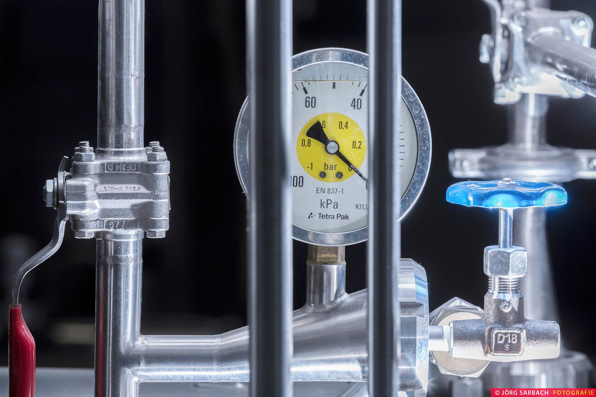 Leitungen, Manometer